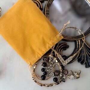 Hand-curated vintage & pre-loved jewelry mystery bag - 8 curated jewelry pieces